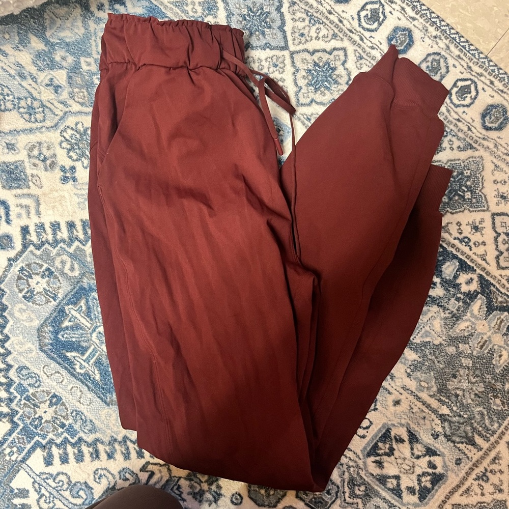 Lululemon On The Fly Jogger